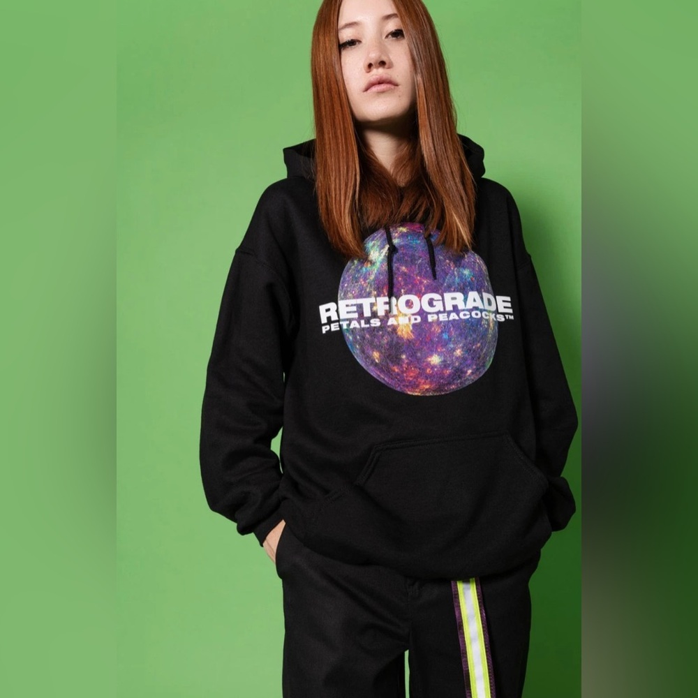 Petals and Peacocks Women's Retrograde Black Graphic Hoodie Hooded Sweatshirt XL